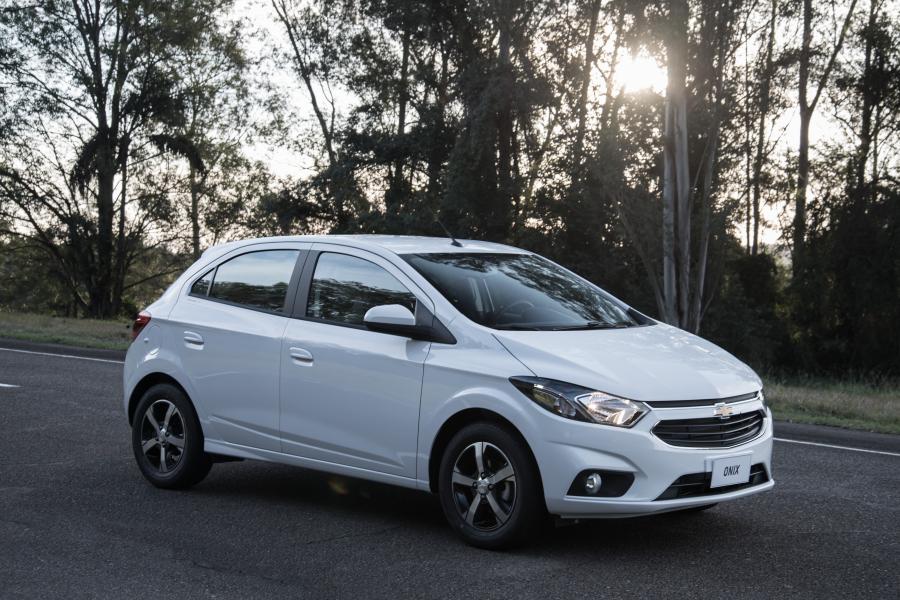  Chevrolet Onix 2016 года  (фото 1 из 30)